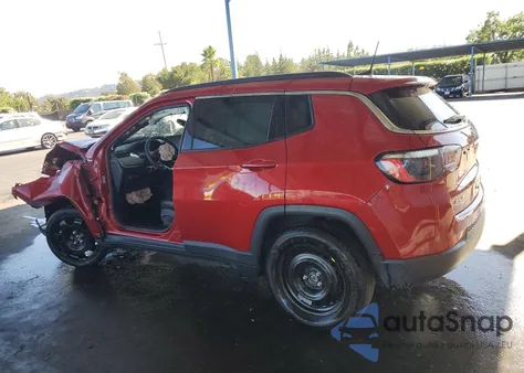 2025 Jeep Compass Latitude z USA, uszkodzony, nr VIN 3C4NJDBN3ST549796